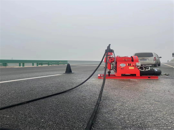 和平镇马路路基路面开裂下沉注浆加固灌浆