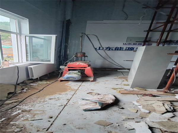 和平镇地基基础下沉墙体裂缝加固注浆顶升施工