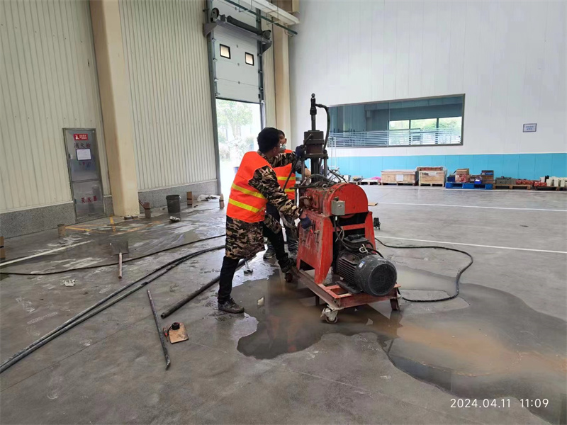 和平镇厂房地面下沉塌陷注浆加固施工